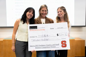 (Left to right) Fernanda Vera Kligerman ’26 (College of Visual and Performing Arts), UX/UI designer for Miirror; alumnus and sponsor Stacy Small ’91; 1st place winner Haley Rose Greene ’26. Photo by Jess Van ’26 (Newhouse).