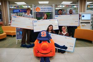 Otto poses with winners of 2026 ’Cuse Tank entrepreneurial competition (Photo by Priscilla Peñate ’30).