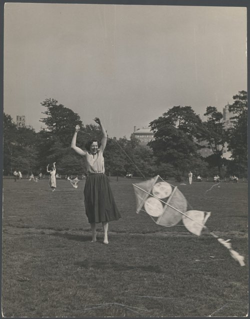 A carefree Grace Hartigan flying a kite in the 1950s. Grace Hartigan Papers.