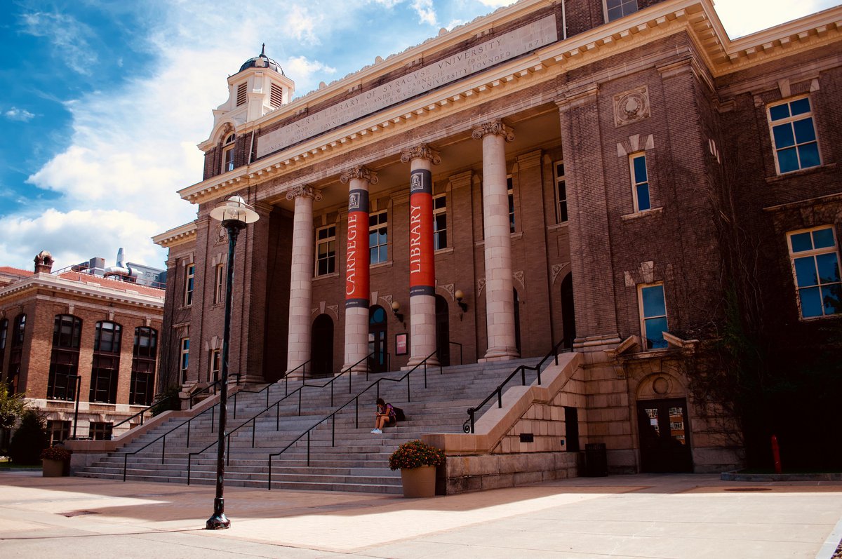 outdoor image of Carnegie Library during day