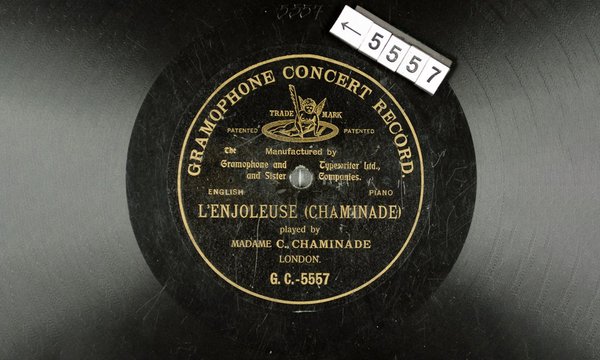 Black L’Enjoleuse (GC-5557) record with gold writing