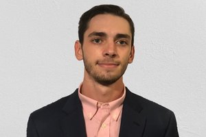 Charlie Zeeve headshot