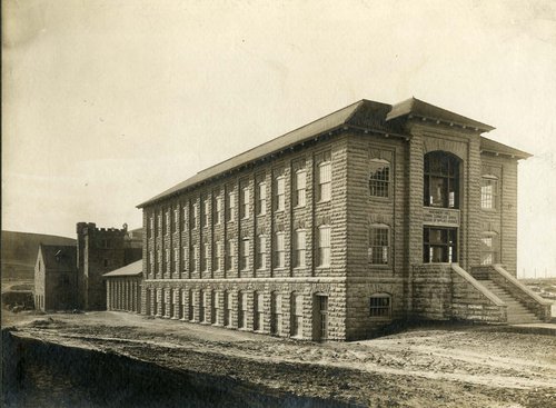 Exterior view of Machinery Hall, c. 1907-1910. Syracuse University Photograph Collection.
