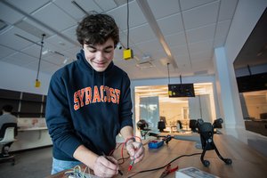 Student in College of Engineering and Computer Science working in lab. Photo by Lars Jendruschewitz.