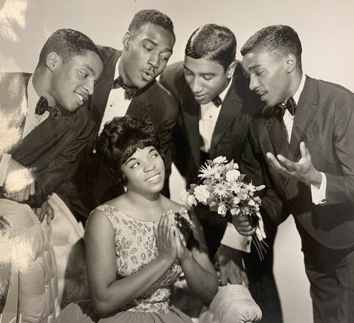 Ruby and the Romantics exemplified the Black pop sound of the early 1960s. (Top row) Leroy Fann, Ed Roberts, Ronald Mosely, and George Lee. (Bottom row) Ruby Nash. African Americans Musicians Photograph Collection.