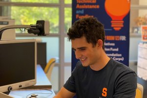 Sawyer Tardie ’27 (Martin J. Whitman School of Management), Vice President of the E-Club, works with Orange Innovation Fund startups in SU Libraries.