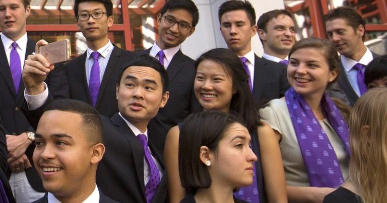 group picture of Schwarzman Scholars