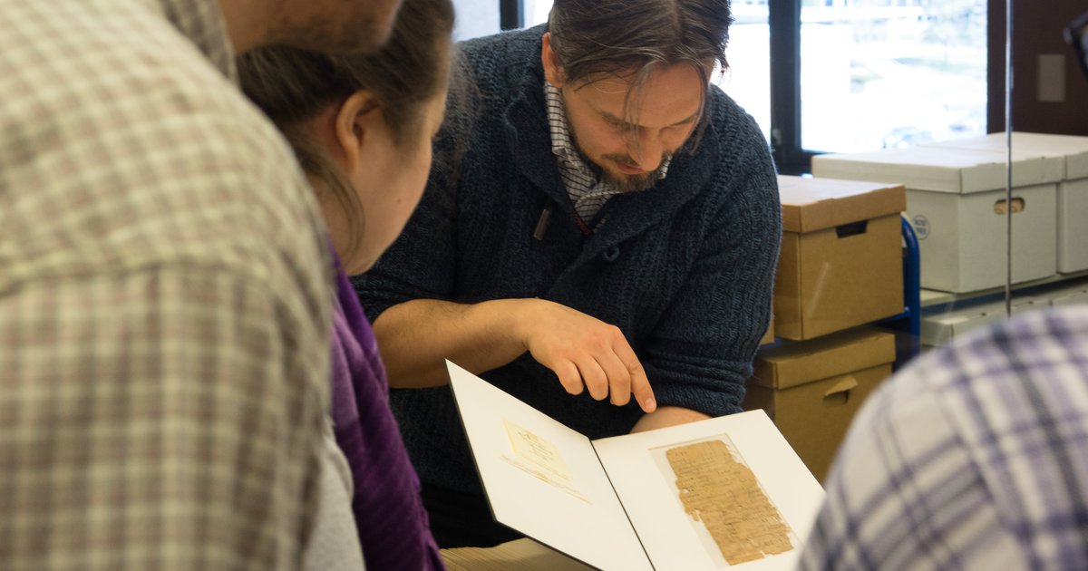 Sebastian Modrow teaching students using Special Collections Research Center materials