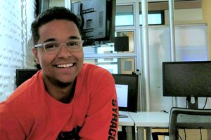 Shawn Gaetano ’20 , co-founder of Solace Vision working in NEXIS lab