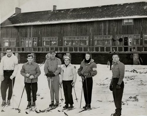 Ski Coach George Earl with fellow instructors and students at the ski lodge, c. 1950s. Syracuse University Photograph Collection.