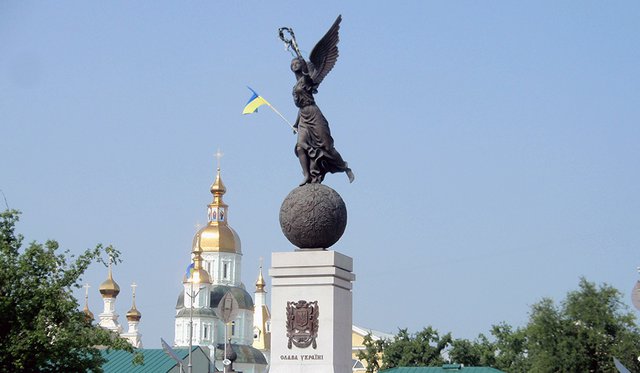 Statue of Berehynia atop Independence Monument in Independence Square/ Maidan Nezalezhnosti, Kyiv