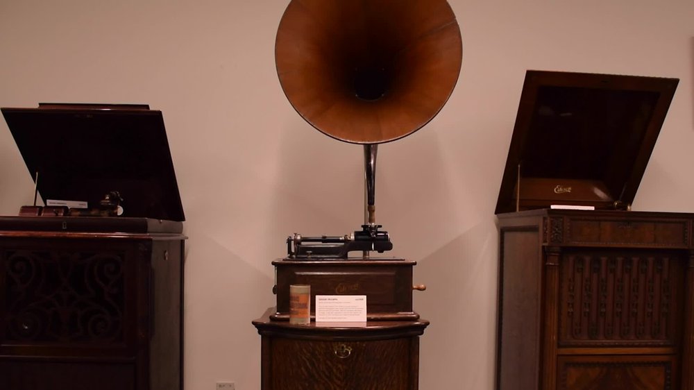 old audio players in Belfer, including phonograph