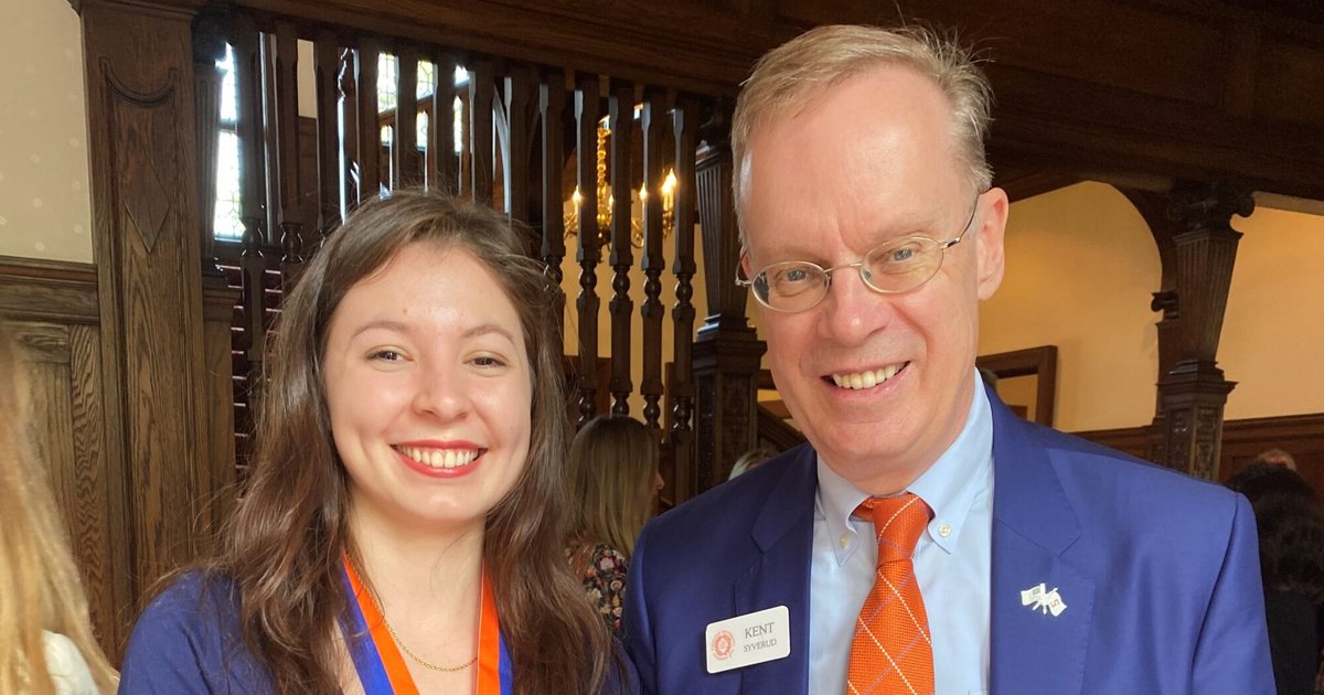 Alesandra Temerte stands next Chancellor Kent Syverud