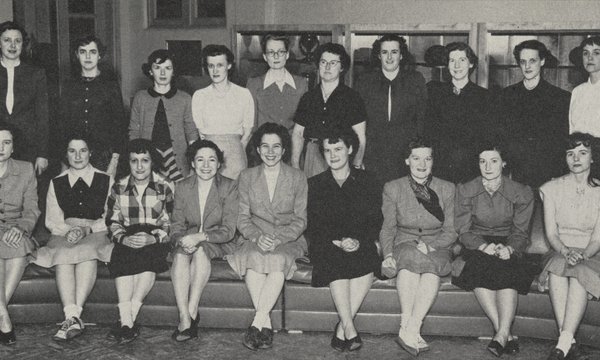SUA Onondagan of two rows of women posed for photo